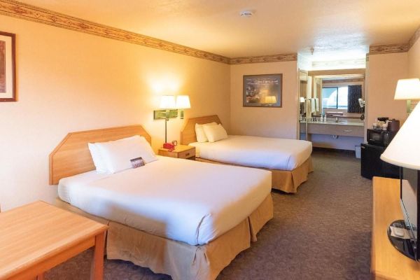 The Redwood Riverwalk Hotel (Fortuna)